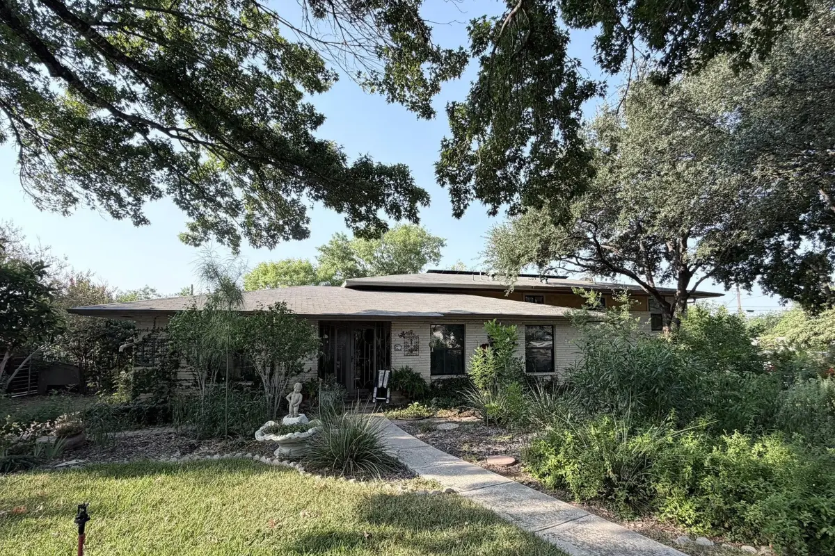 Front of a North Shearer Hills home before roof replacement, with an aging 3-tab shingle roof